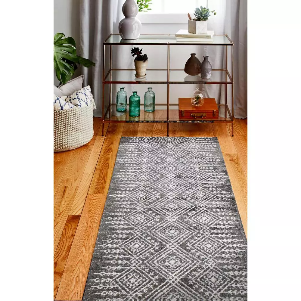 Tangier Charcoal 4 ft. x 6 ft. (3 ft. 6 in. x 5 ft. 6 in.) Geometric Contemporary Accent Rug by BASHIAN 6 Tangier Charcoal 4 ft. x 6 ft. (3 ft. 6 in. x 5 ft. 6 in.) Geometric Contemporary Accent Rug by BASHIAN - Image 6