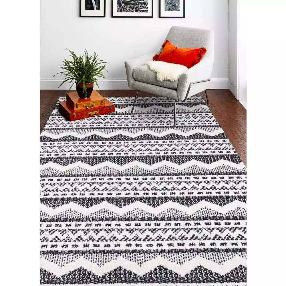 Navajo Ivory/Black 4 ft. x 6 ft. (3'6" x 5'6") Geometric Contemporary Accent Rug by BASHIAN 2 Navajo Ivory/Black 4 ft. x 6 ft. (3'6" x 5'6") Geometric Contemporary Accent Rug by BASHIAN - Image 2
